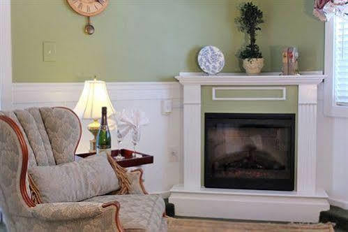 The English Inn Eaton Rapids ภายนอก รูปภาพ