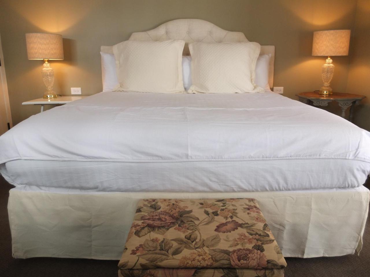 The English Inn Eaton Rapids ภายนอก รูปภาพ